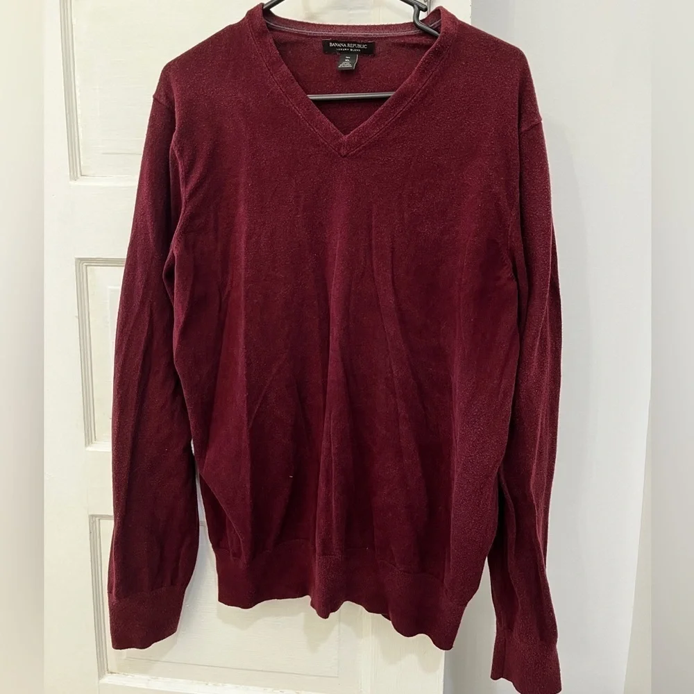 Banana‎ republic, maroon V-neck lightweight sweater
